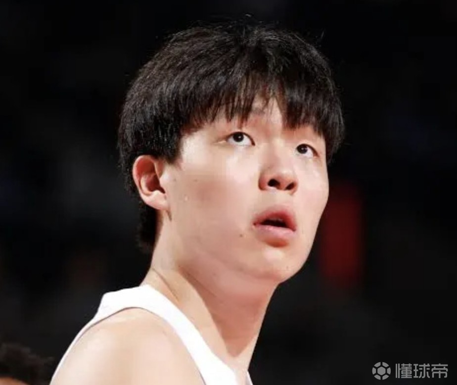 媒体人：不了解杨瀚森场下训练情况，但英语进步速度让人忧虑